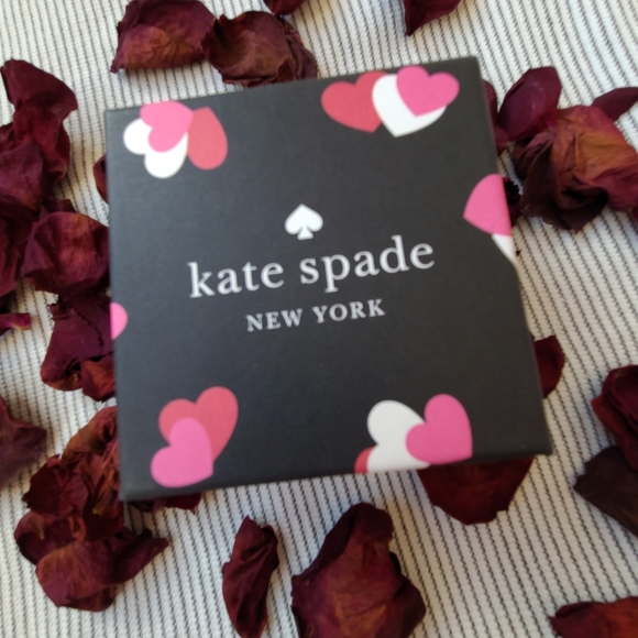 New Kate Spade rock solid heart pendant and mini studs boxed set- pink, gift - Picture 6 of 10